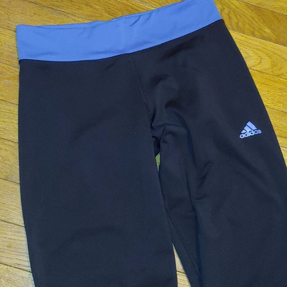 💙NWOT!Adidas Crop Leggings flare slightly - Picture 2 of 3